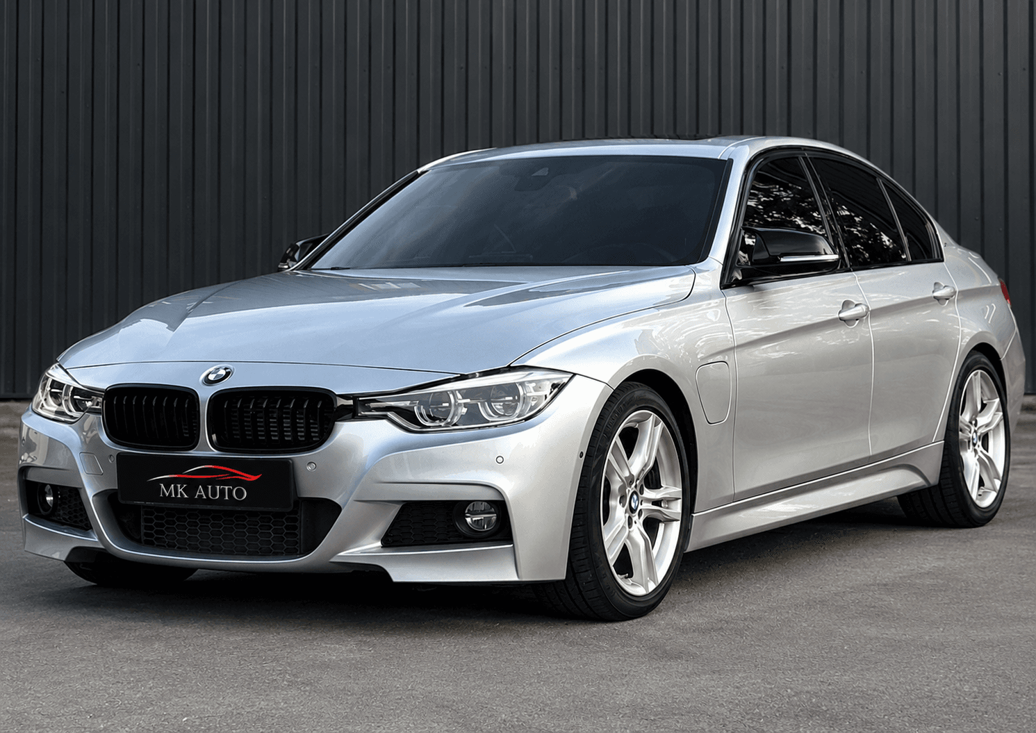 BMW 330e 2016, три чверті спереду